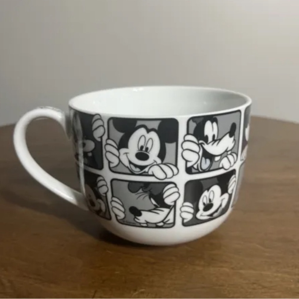 Disney Mickey Mouse and Goofy Coffee Cup Mug Black white 20oz